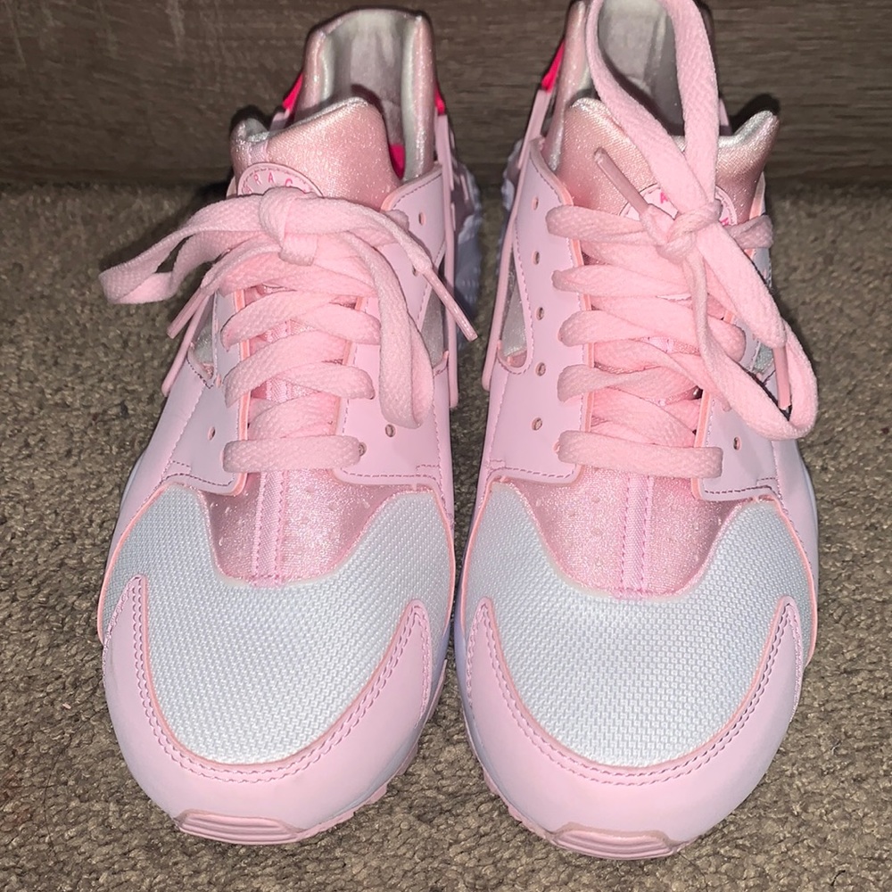 Nike women’s pink huarache